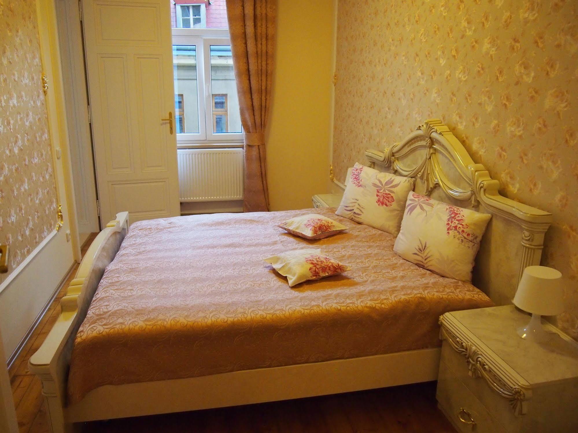 Lyra Apartments Карлови Вари Екстериор снимка