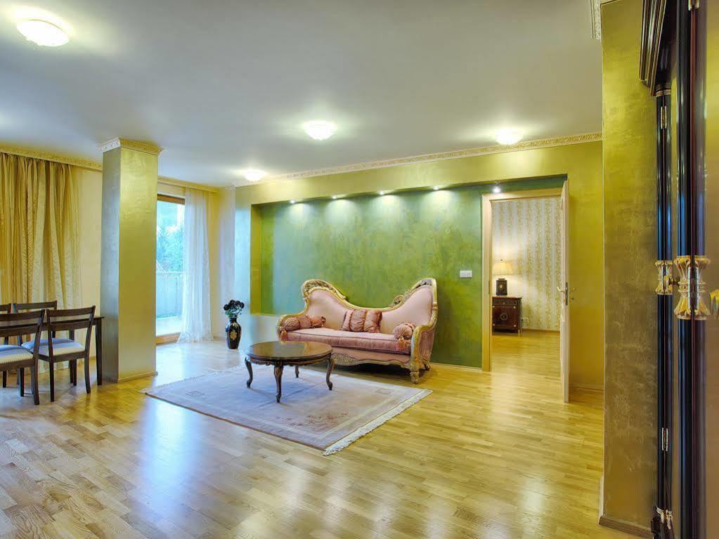 Lyra Apartments Карлови Вари Екстериор снимка